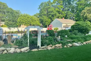 29 Bennett St, Hudson, MA 01749 - Photo 5