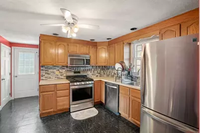 42 Rockland Ave, Arlington, MA 02474 - Photo 3