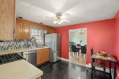 42 Rockland Ave, Arlington, MA 02474 - Photo 3