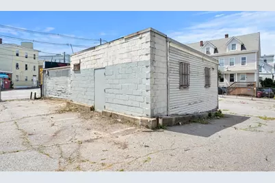 380 Lawrence St, Lowell, MA 01852 - Photo 9