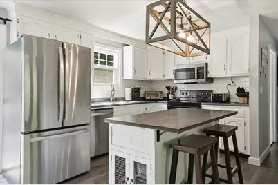 10 Buttonwood Rd, Amesbury, MA 01913 - Photo 9