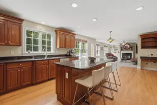 21 Manchester Pl, Natick, MA 01760 - Photo 9