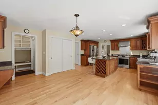 21 Manchester Pl, Natick, MA 01760 - Photo 11