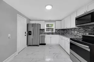 38 Tinkham Rd, Springfield, MA 01129 - Photo 9