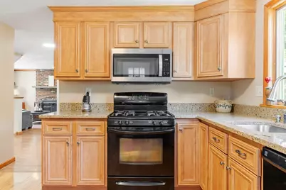 11 Hemlock Ave, Methuen, MA 01844 - Photo 15