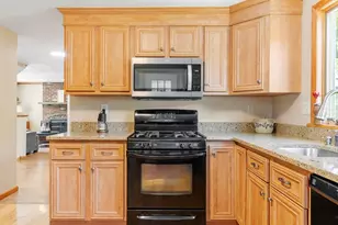 11 Hemlock Ave, Methuen, MA 01844 - Photo 15