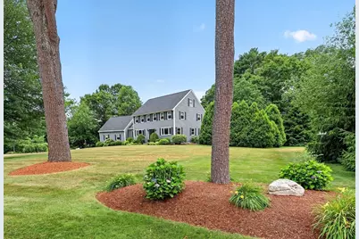 32 Country Club Cir, Pembroke, MA 02359 - Photo 3