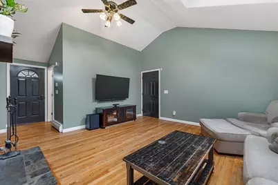 488 Pleasant St, Leicester, MA 01524 - Photo 5