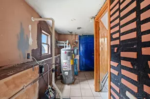 105 Oakwood Ave, Revere, MA 02151 - Photo 15