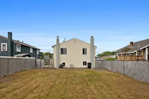105 Oakwood Ave, Revere, MA 02151 - Photo 27