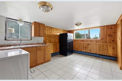 105 Oakwood Ave, Revere, MA 02151 - Photo 23