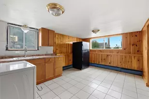 105 Oakwood Ave, Revere, MA 02151 - Photo 23