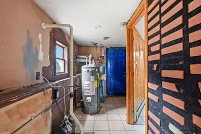 105 Oakwood Ave, Revere, MA 02151 - Photo 15