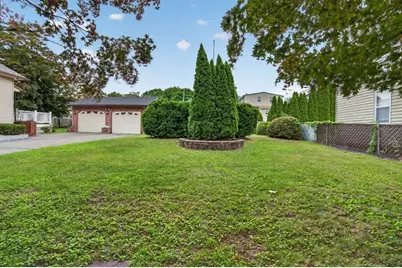 23 Hazel St, Methuen, MA 01844 - Photo 5