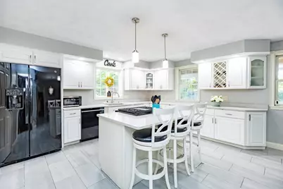 7 Austin St, Methuen, MA 01844 - Photo 9