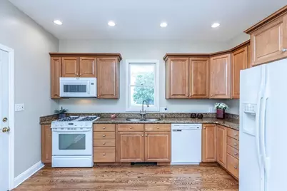 10 Wilfred St, Methuen, MA 01844 - Photo 15