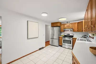32 Westwood St, Burlington, MA 01803 - Photo 9