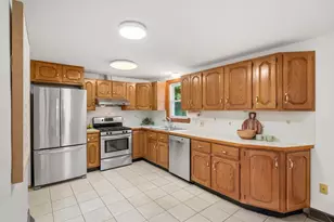 32 Westwood St, Burlington, MA 01803 - Photo 7