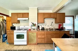 28 Quincy St, Somerville, MA 02143 - Photo 3