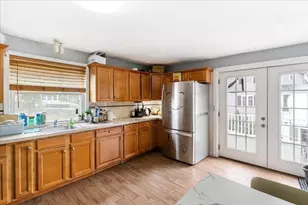 27 Houston Pl, Lynn, MA 01905 - Photo 11