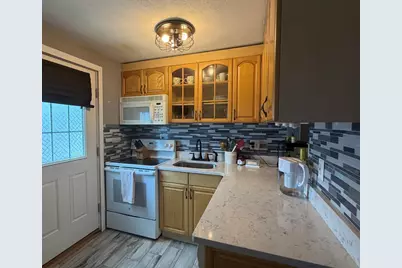 18 Austin Ct #E, Saugus, MA 01906 - Photo 3
