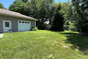 20 Gaspee St, Chicopee, MA 01013 - Photo 29