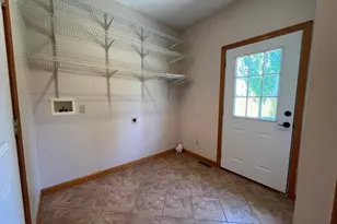 20 Gaspee St, Chicopee, MA 01013 - Photo 25