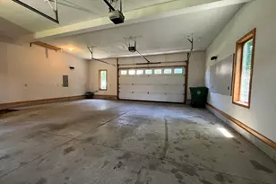 20 Gaspee St, Chicopee, MA 01013 - Photo 23