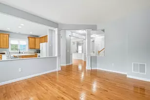 46 Tulip Cir, Grafton, MA 01560 - Photo 11