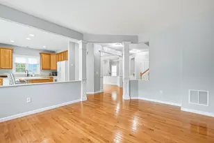 46 Tulip Cir, Grafton, MA 01560 - Photo 11