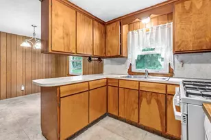 44 Deerfield Dr, Northampton, MA 01062 - Photo 3
