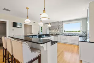 18 Holly Hill Cir, Marshfield, MA 02050 - Photo 5