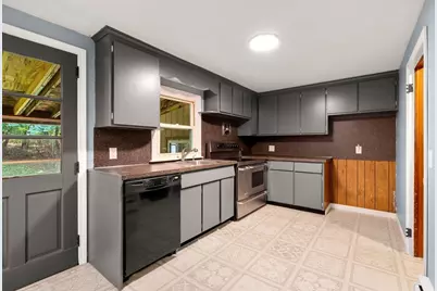85 Keddy St, Springfield, MA 01109 - Photo 9