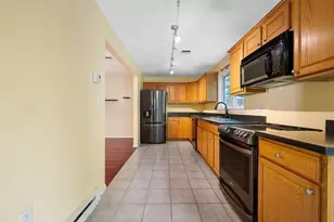 14 Mount Vernon St, Worcester, MA 01605 - Photo 9