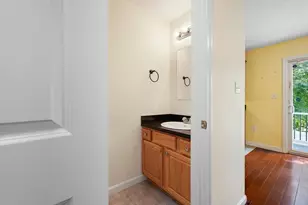14 Mount Vernon St, Worcester, MA 01605 - Photo 11