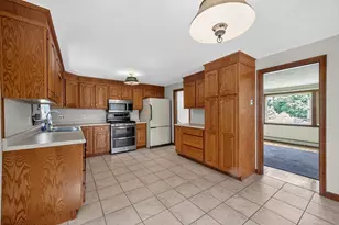 33 Doe Dr, Billerica, MA 01821 - Photo 3