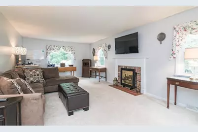 49 Quinnehtuk Rd, Longmeadow, MA 01106 - Photo 9
