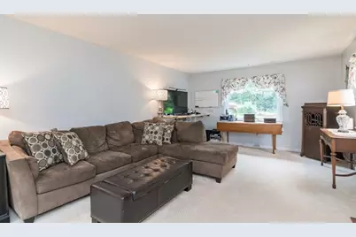 49 Quinnehtuk Rd, Longmeadow, MA 01106 - Photo 7