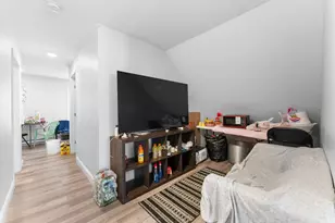 105 Thompson St, New Bedford, MA 02740 - Photo 13