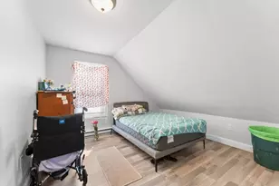 105 Thompson St, New Bedford, MA 02740 - Photo 15