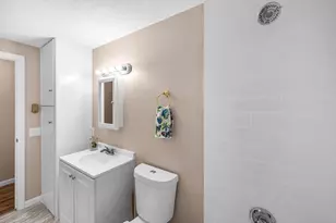 99 Lakevilla Ave, Springfield, MA 01109 - Photo 23