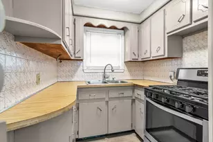 7 Trenton St, Lawrence, MA 01841 - Photo 21