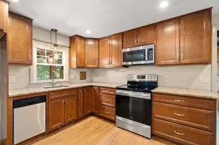 26 Walnut St, Attleboro, MA 02703 - Photo 9