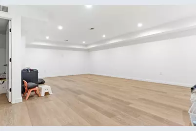 70 Walker St #Front, Newton, MA 02460 - Photo 15