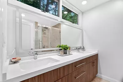 365 Newton St, Brookline, MA 02467 - Photo 21