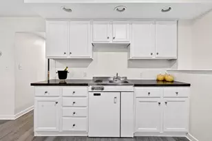 365 Newton St, Brookline, MA 02467 - Photo 27
