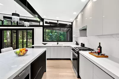 365 Newton St, Brookline, MA 02467 - Photo 7