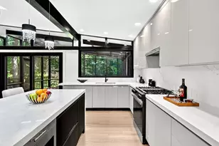 365 Newton St, Brookline, MA 02467 - Photo 7