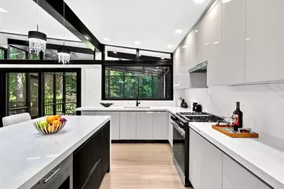 365 Newton St, Brookline, MA 02467 - Photo 7