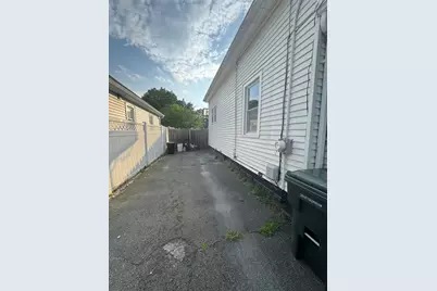 21 Fullerton St, Springfield, MA 01151 - Photo 3